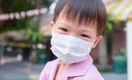 Cum sînt dezinfectați copiii chinezi cînd intră în școală VIDEO