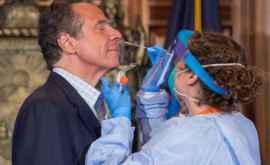 Губернатор США в прямом эфире сдал тест на коронавирус