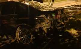 În Chișinău un automobil a lovit o mașină parcată șoferul a fugit