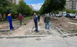 Trotuarul de pe str Alba Iulia în reparație Cînd se vor încheia lucrările