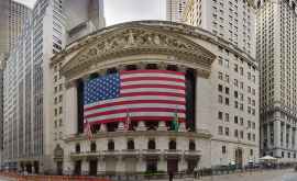 Ringul de tranzacţionare al bursei de la New York redeschis după două luni de pauză