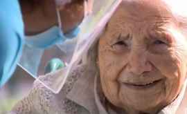 O femeie de 111 ani din Chile sa tratat de COVID19