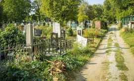 Министр образования призывает родителей избегать скопления людей на кладбищах