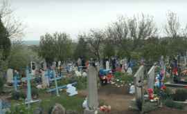 Au sărit gardul cimitirului pentru a pomeni morții VIDEO