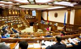 Скандал в парламенте после возвращения двух депутатов ранее зараженных COVID19
