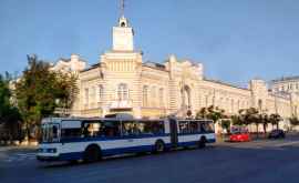 Ограничение работы общественного транспорта в Кишиневе в будни могут отменить