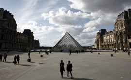 Лувр потерял изза пандемии 40 млн евро