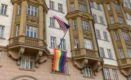 Заявление Aмериканские дипломаты получили достойный ответ за флаг ЛГБТ