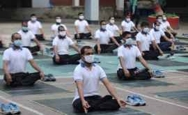 Yoga îi ajută pe polițiștii din Bangladesh să lupte cu COVID19 FOTO