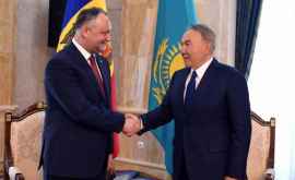 Додон поздравил с юбилеем первого президента Казахстана Назарбаева