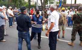 Haos în centrul Chișinăului Protestatarii sau luat la bătaie cu polițiștii 