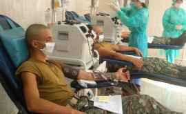 Alți 15 militari vindecați de coronavirus au donat plasmă