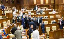 Deputat Alianța HAOSULUI a transformat Parlamentul în teren de apărare a Aeroportului