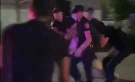 В Бельцах полиция вынесла ногами вперед веселого мужчину ВИДЕО