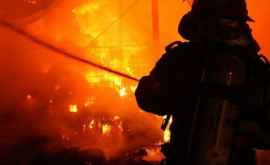 Mai multe garaje cuprinse în flăcări în capitală VIDEO