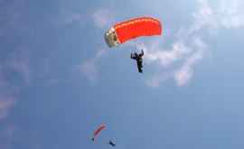 На аэродроме в ВадуллуйВодэ прошел чемпионат парашютистов