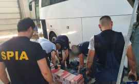 Țigări de contrabandă dosite întrun autocar de pe ruta Moldova Italia