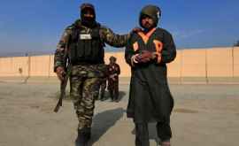 Afganistan Autorităţile anunţă că au început eliberarea ultimilor 400 de talibani din detenţie