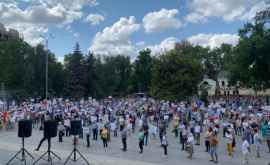 Zeci de fermieri protestează în centrul Capitalei