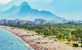 Fenomen inedit Ce se întîmplă pe plajele din Antalya din cauza pandemiei