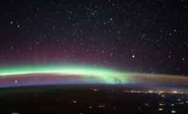 NASA a înregistrat două fenomene concomitente pe cerul din Alaska