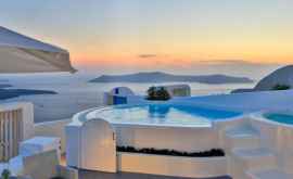 Греция ввела новые ограничения в популярных курортных регионах