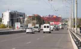 Cursele ilegale continuă în capitală Două mașini sau luat la întrecere pe viaduct VIDEO