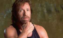 Chuck Norris cheamă oamenii să nu mai arunce gunoiul în păduri VIDEO