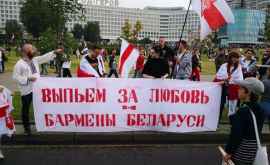 С какими плакатами вышли белорусы на акции протеста ФОТО