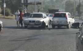 Accident la Ciocana Doi șoferi nu au putut împărți drumul