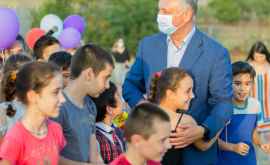 Президент принял участие в открытии детскои площадки в ЧадырЛунге