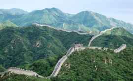 Китайское предупреждение Туристов просят не приближаться к старым участкам Великой Китайской стены