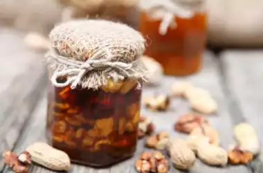 De ce trebuie să adaugi acum în alimentație combinația de miere cu nucă
