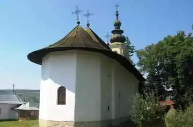 Церковь в Долхешть - самая старая в Молдове, основанная боярином