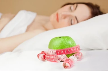 5 alimente care ard caloriile în somn