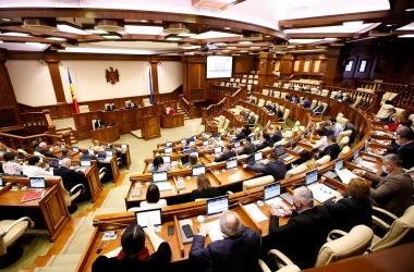 Парламент Молдовы вводит чрезвычайное положение в связи с кризисом в энергетике