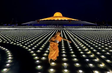 День рождения Будды отпраздновали фантастической инсталляцией из 210 тысяч светодиодных фонарей