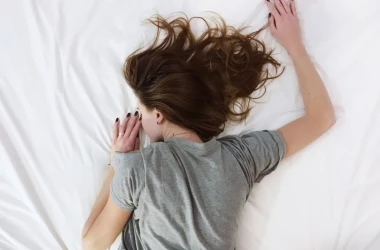 Почему люди стали меньше спать?