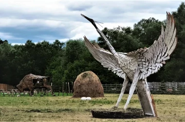 „Egreta”, noua sculptură uriașă din Rezervația „Pădurea Domnească” din nordul țării