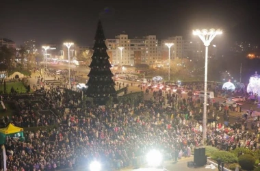 Atmosferă de sărbătoare la Tiraspol! Au fost aprinse luminițele pe pomul de Crăciun