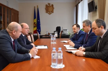 Вице-премьер по реинтеграции встретился с российским послом в Молдове