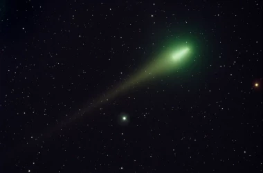 O cometă verde, ce a trecut pe lîngă Pămînt acum 50 000 de ani, va putea fi văzută din nou în aceste zile