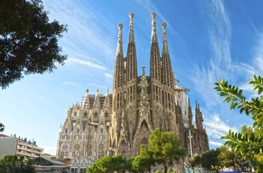 La 140 de ani începerea lucrărilor, celebra catedrală Sagrada Familia este aproape terminată