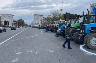 Тракторы могут остаться на главной площади страны и на праздники