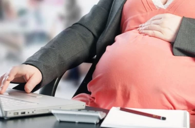 Un proiect de lege care vizează femeile gravide și tinerele mămici aprobat de legislativ