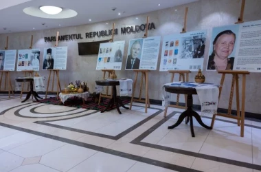 Expoziție la Parlament: sînt prezentate tradiții culturale găgăuze