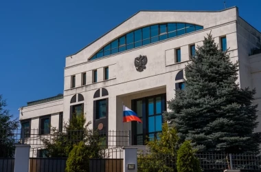Посольство России поблагодарило за устранение последствий осквернения памятников павшим воинам