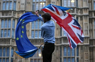 ЕС хочет договориться с Британией об упрощении путешествий для молодежи