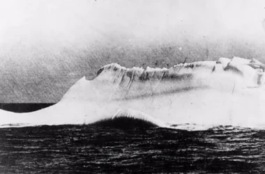 На аукцион выставлена фотография айсберга, потопившего 