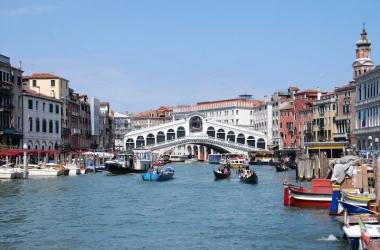 De mîine, turiștii achită taxă de intrare în Veneția. Cine face excepție